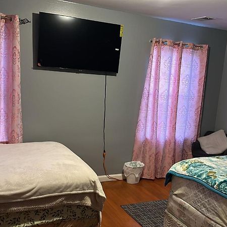Divine Villa Guest House 65 Sherman 6Mins To Airport And 4Mins To Penn Station ニューアーク エクステリア 写真