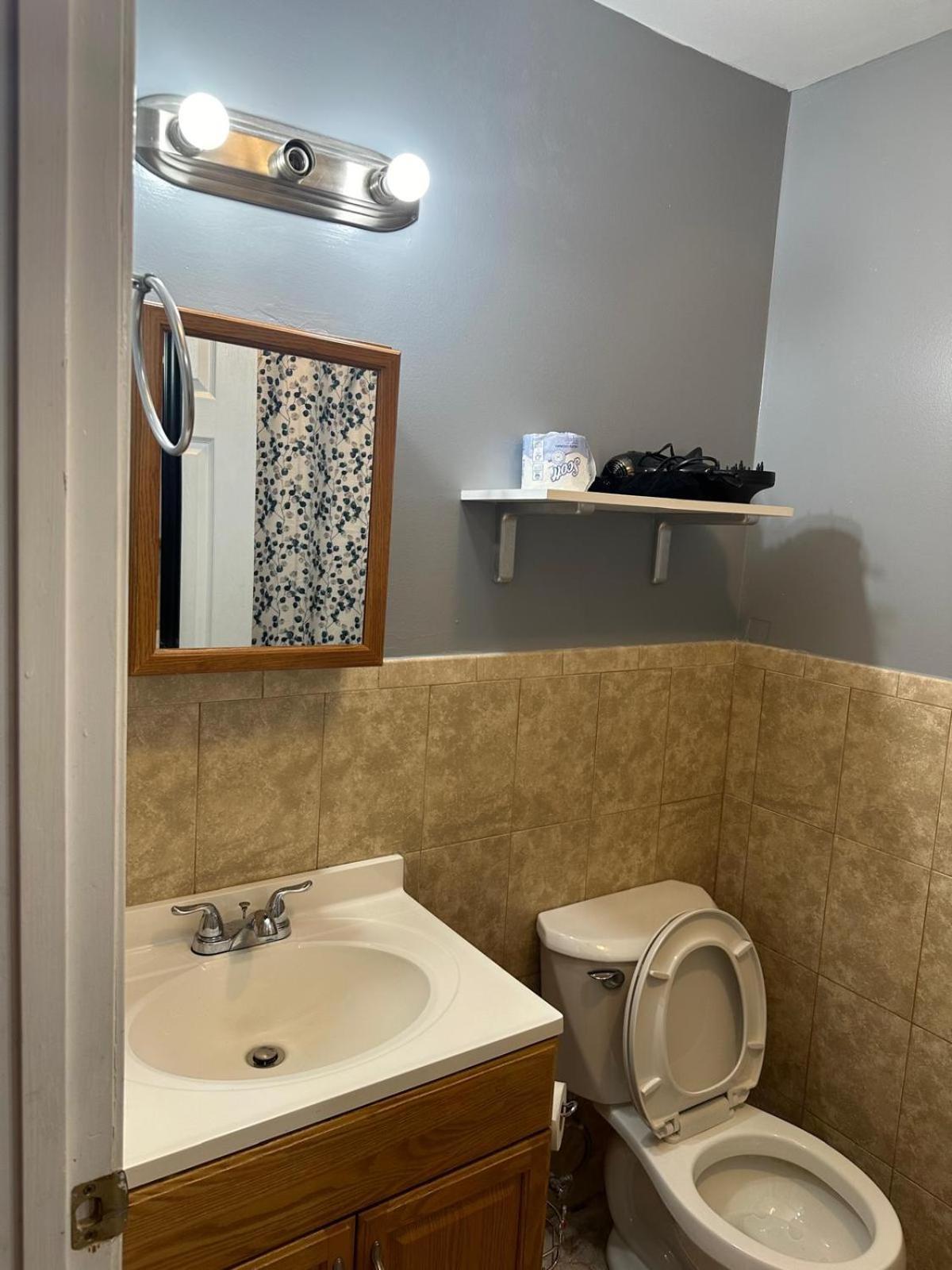 Divine Villa Guest House 65 Sherman 6Mins To Airport And 4Mins To Penn Station ニューアーク エクステリア 写真