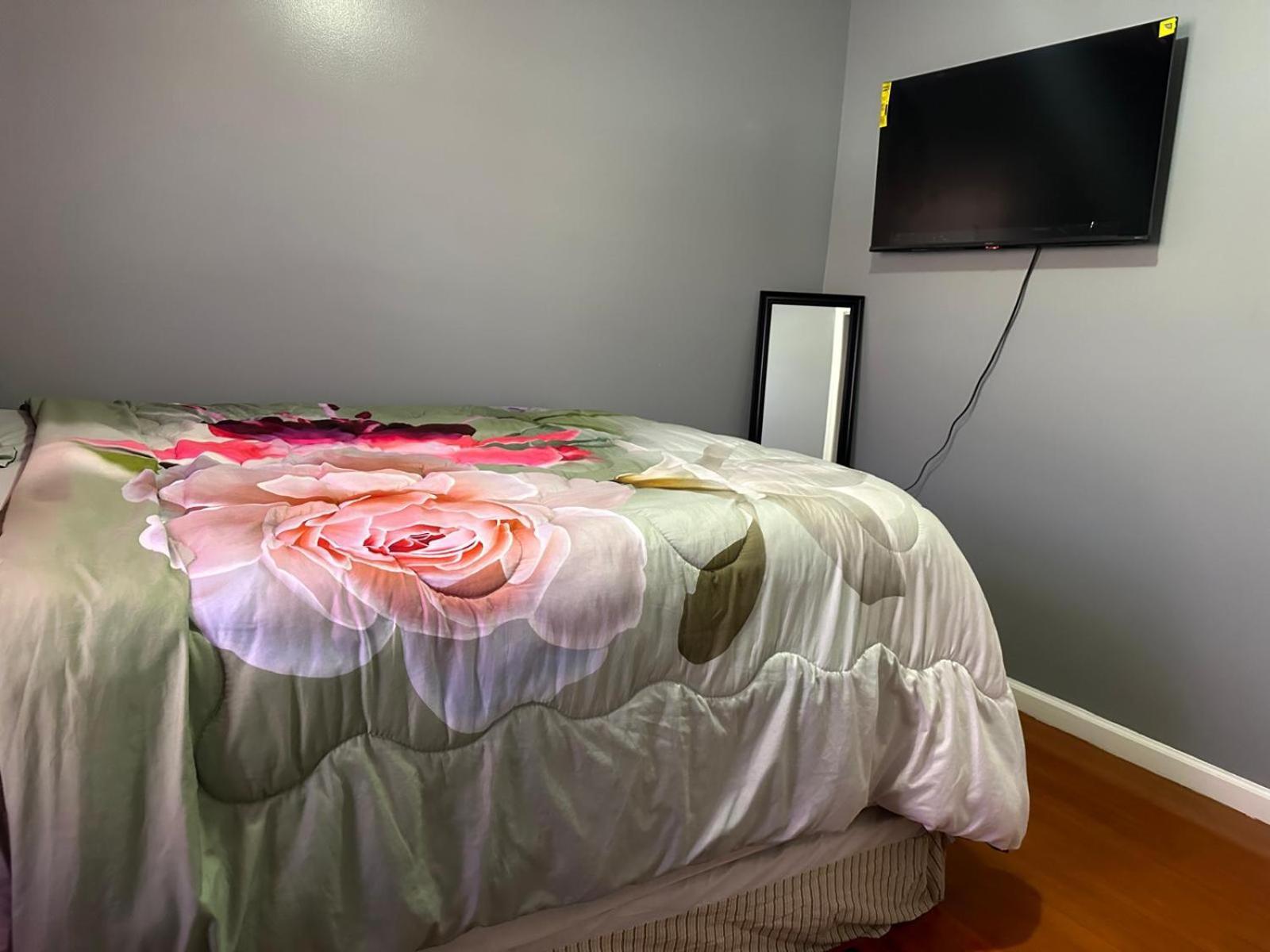 Divine Villa Guest House 65 Sherman 6Mins To Airport And 4Mins To Penn Station ニューアーク エクステリア 写真