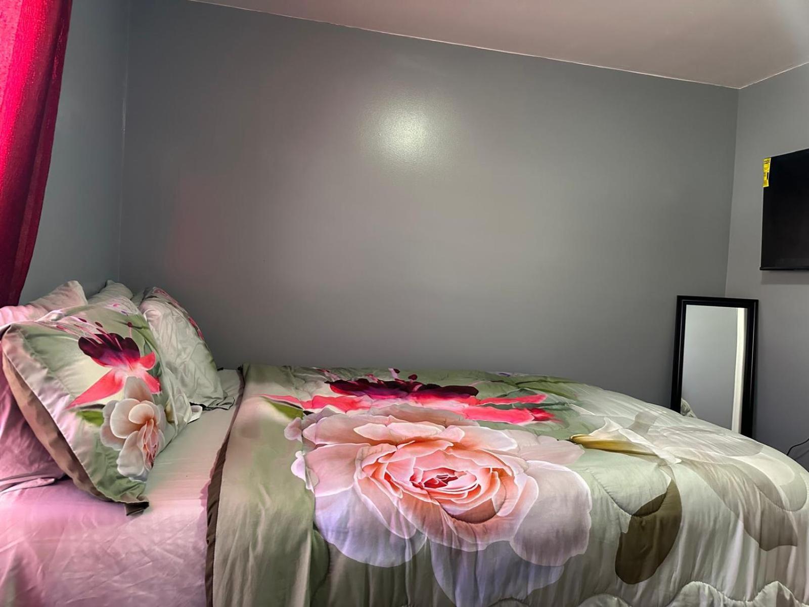 Divine Villa Guest House 65 Sherman 6Mins To Airport And 4Mins To Penn Station ニューアーク エクステリア 写真